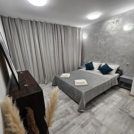 24 Shades Of Grey, Rezerva Acum Apartament Ultracentral, Ceai, Cafea, Filtru Apa Rece-Fierbinte, Saltea 160 Cm Memory Foam Craiova Esterno foto