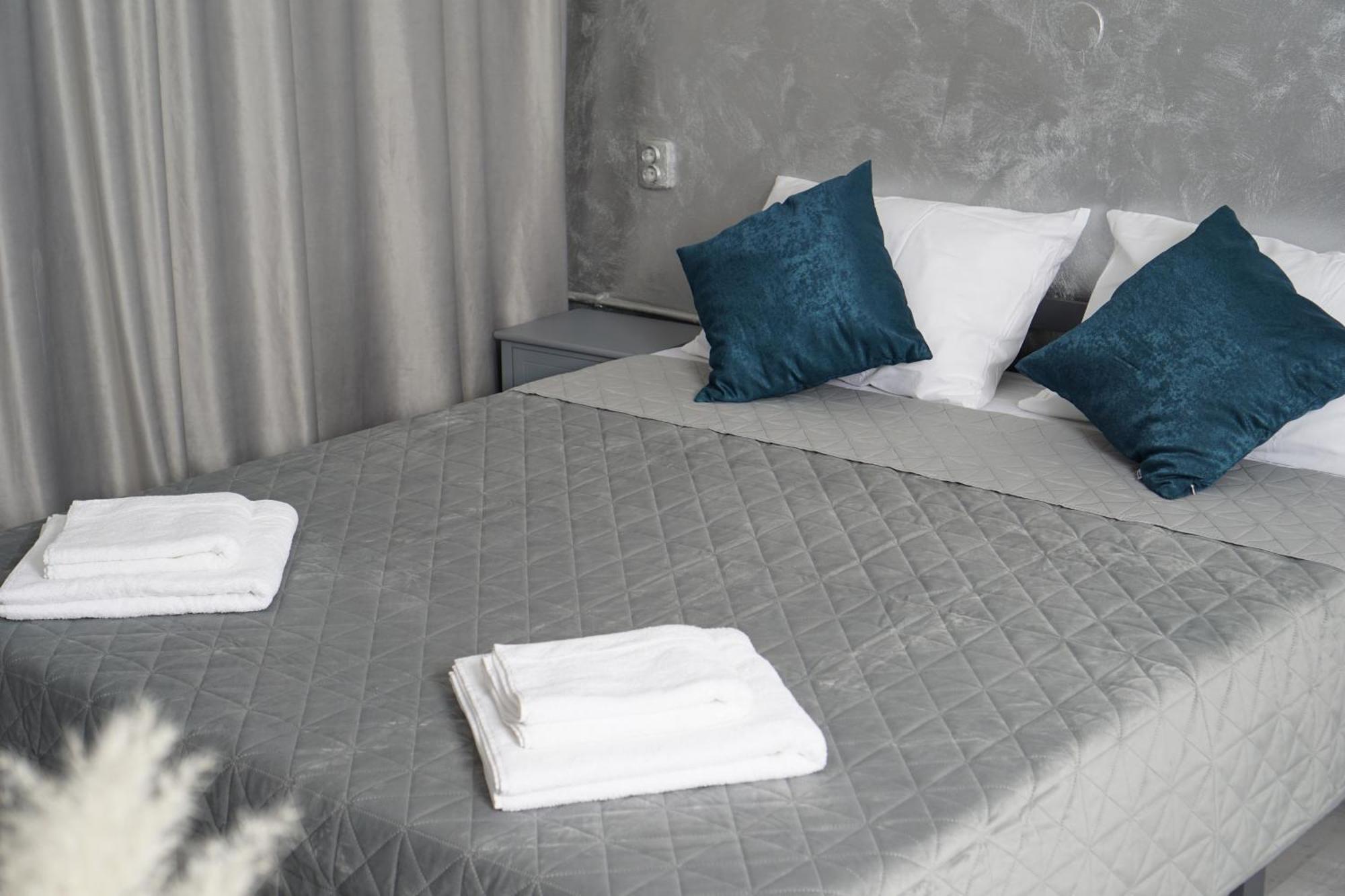 24 Shades Of Grey, Rezerva Acum Apartament Ultracentral, Ceai, Cafea, Filtru Apa Rece-Fierbinte, Saltea 160 Cm Memory Foam Craiova Esterno foto