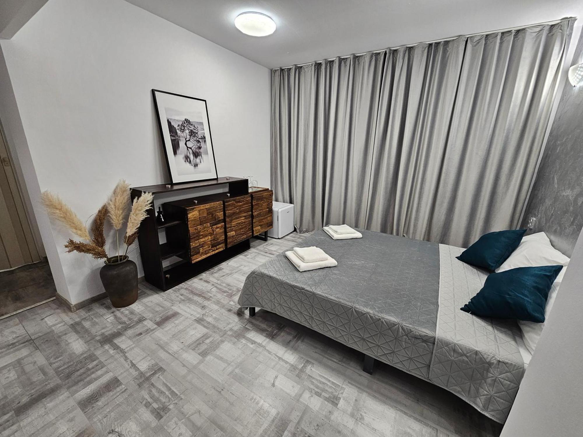 24 Shades Of Grey, Rezerva Acum Apartament Ultracentral, Ceai, Cafea, Filtru Apa Rece-Fierbinte, Saltea 160 Cm Memory Foam Craiova Esterno foto